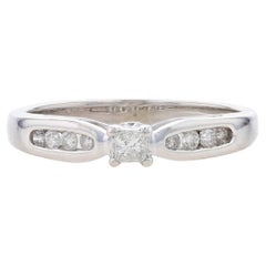 Verlobungsring aus Weißgold mit Diamant 10k Prinzessin und rundem .22ctw Kathedrale