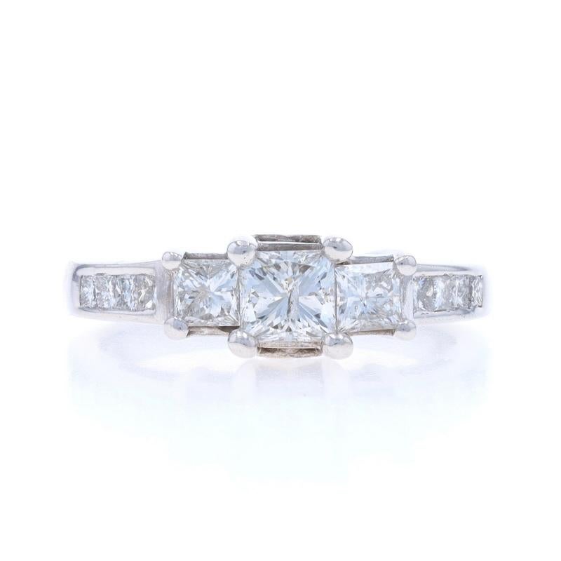 Talla: 7 3/4
Tasa de tallaje: Hasta 1 talla por 50$.

Contenido de metal: Oro blanco de 14 quilates

Información sobre Stone

Diamantes naturales
Quilate(s): 1,50ctw
Cortar: Princesa
Color: H - I
Claridad: SI2 - I1

Quilates Totales: