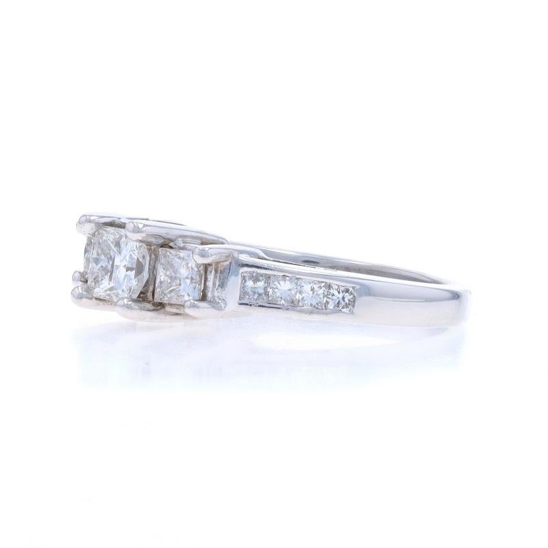 Anillo de compromiso de diamantes de oro blanco - 14k Princesa 1,50ctw en Excelente estado para la venta en Greensboro, NC