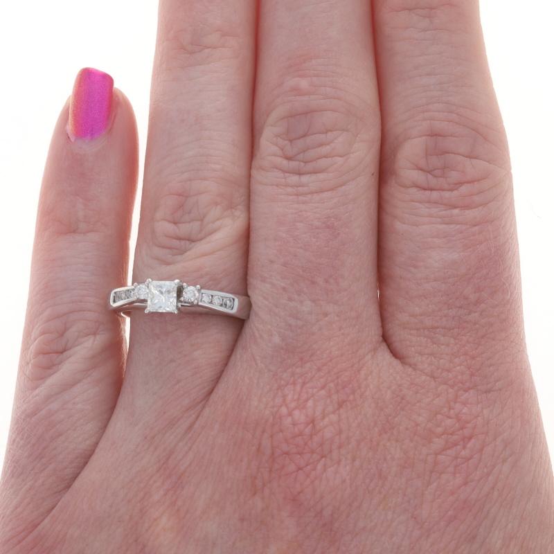 Weißgold Diamant Verlobungsring 14k Prinzessin .60ctw Channel Set (Carréschliff) im Angebot
