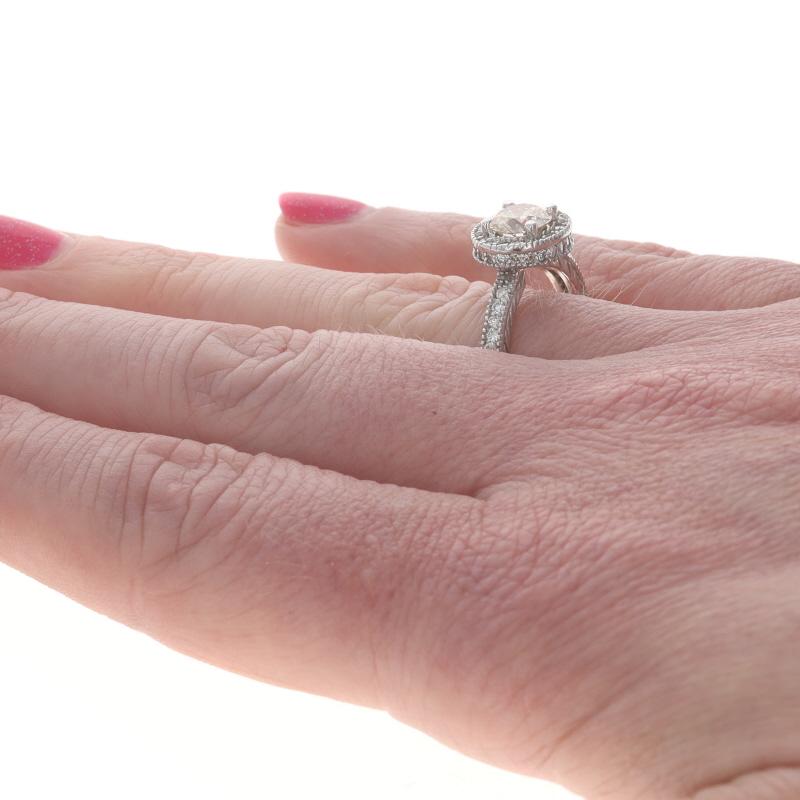 Bague de fiançailles en or blanc 14k diamant rond brillant 1.50ctw Halo caché Unisexe en vente