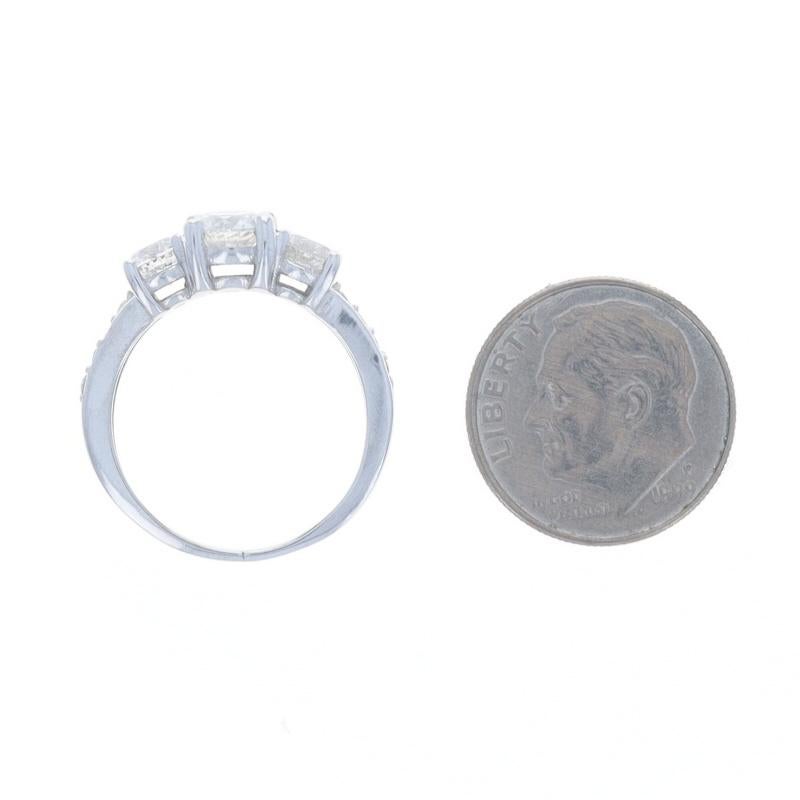 Anello di fidanzamento con diamante in oro bianco - 14k Brilliante rotondo 1,62ctw a tre pietre in vendita 1
