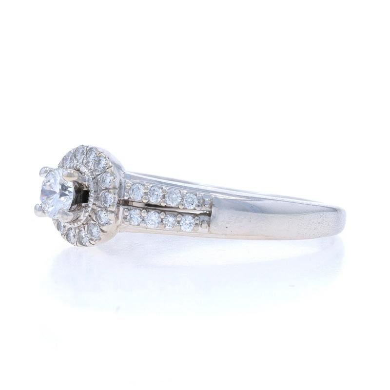 Anillo de compromiso de diamantes de oro blanco 14k brillante redondo .50ctw Halo en Excelente estado para la venta en Greensboro, NC