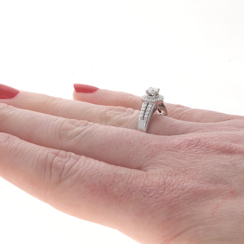 De las mujeres Anillo de compromiso de diamantes de oro blanco 14k brillante redondo .50ctw Halo en venta