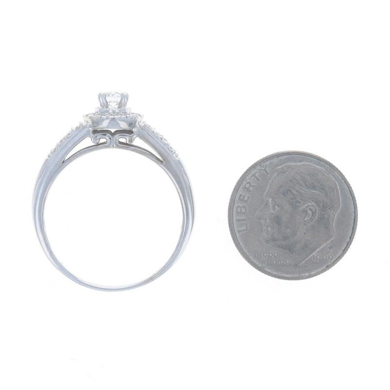 Anillo de compromiso de diamantes de oro blanco 14k brillante redondo .50ctw Halo en venta 1
