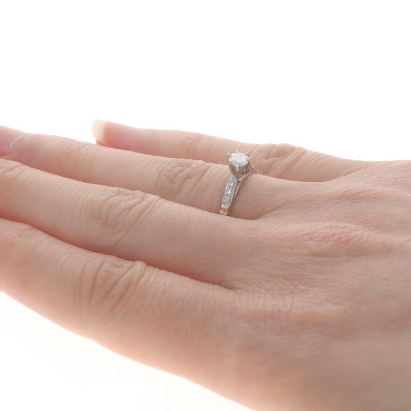 Donna Anello di fidanzamento con diamante in oro bianco - 18k Round Brilliante .29ctw Cathedral in vendita