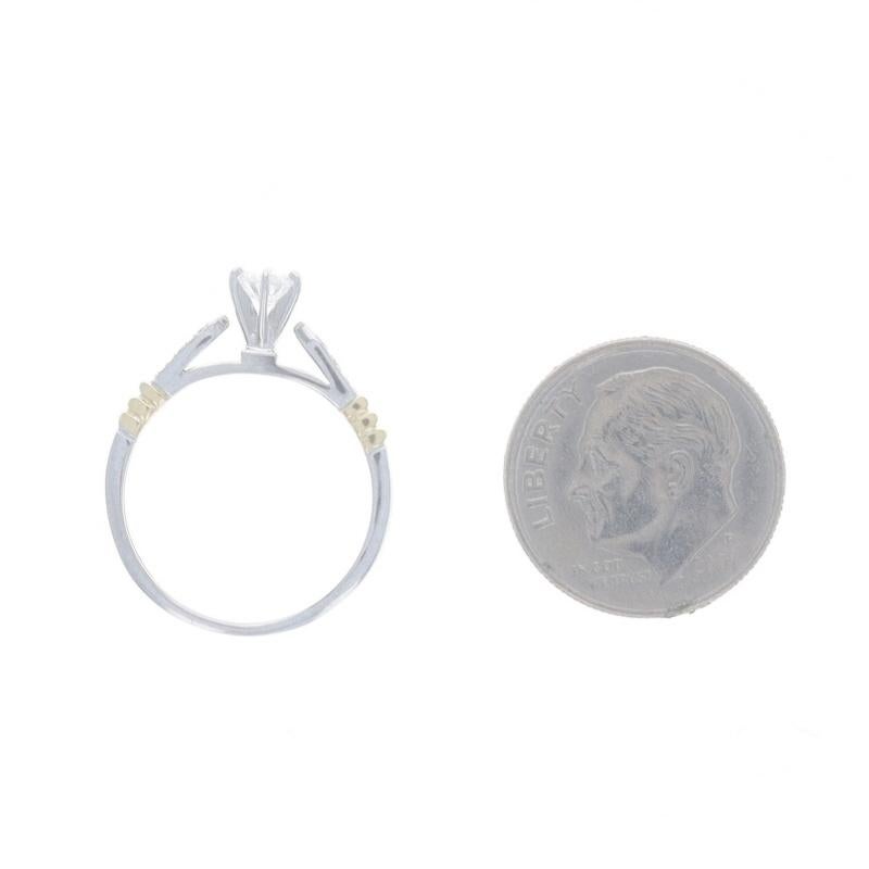 Anello di fidanzamento con diamante in oro bianco - 18k Round Brilliante .29ctw Cathedral in vendita 1