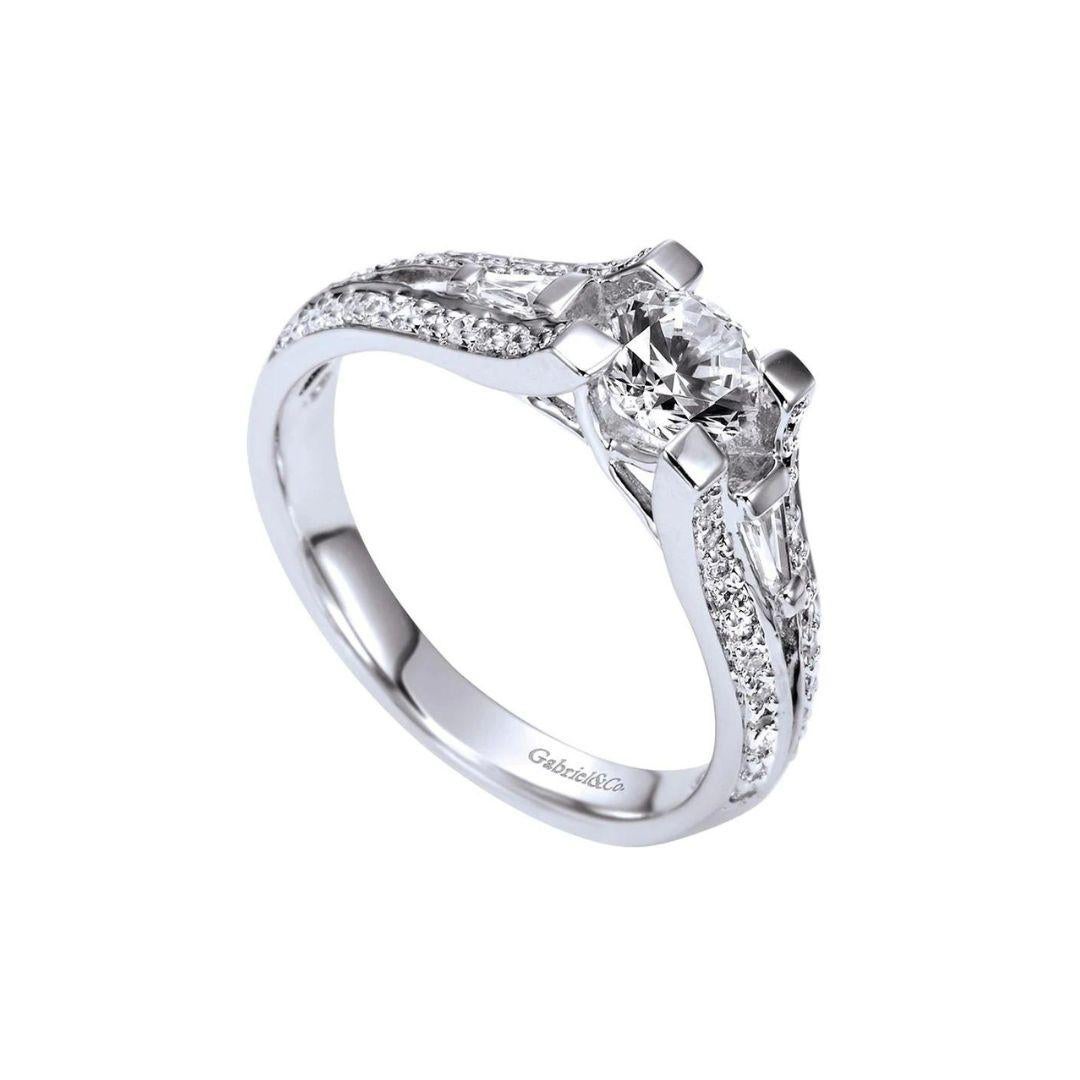 Round Cut White Gold Diamond Engagement Ring For Sale
