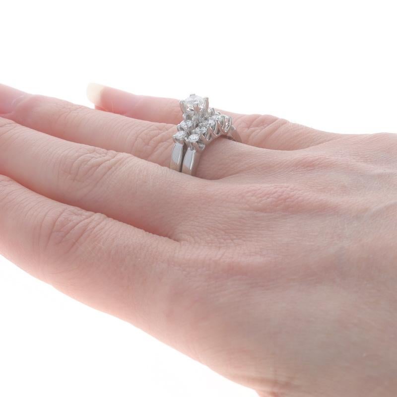 Anello di fidanzamento e fede nuziale in oro bianco - 14k Brilliante rotondo 1,03ctw in vendita 1