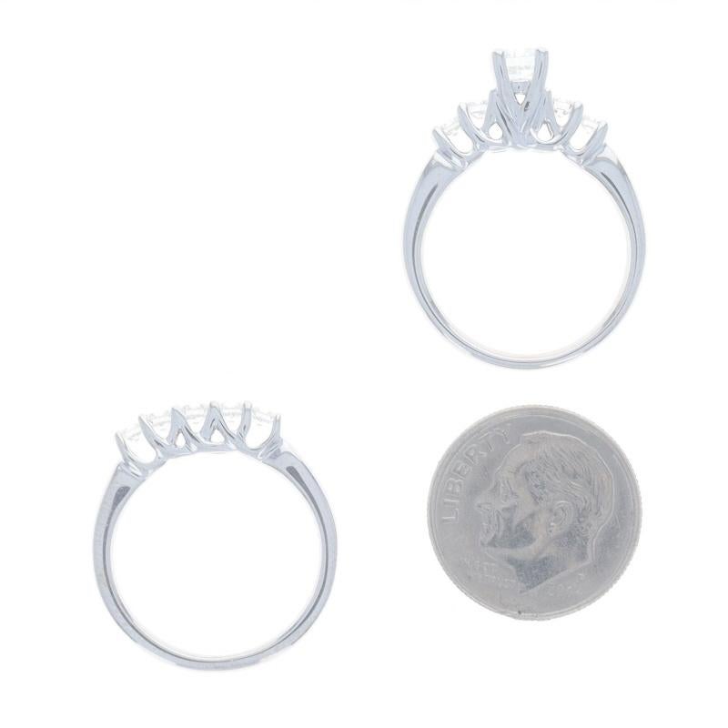 Anello di fidanzamento e fede nuziale in oro bianco - 14k Brilliante rotondo 1,03ctw in vendita 2