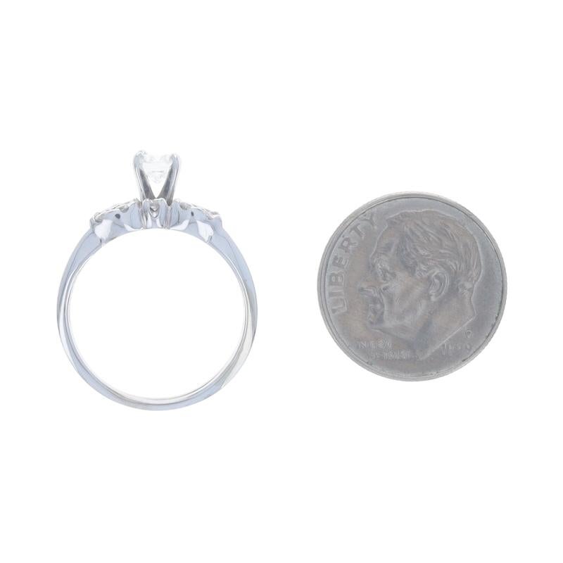 Bague de fiançailles et alliance en or blanc - 14k diamant rond brillant .58ctw Pour femmes en vente