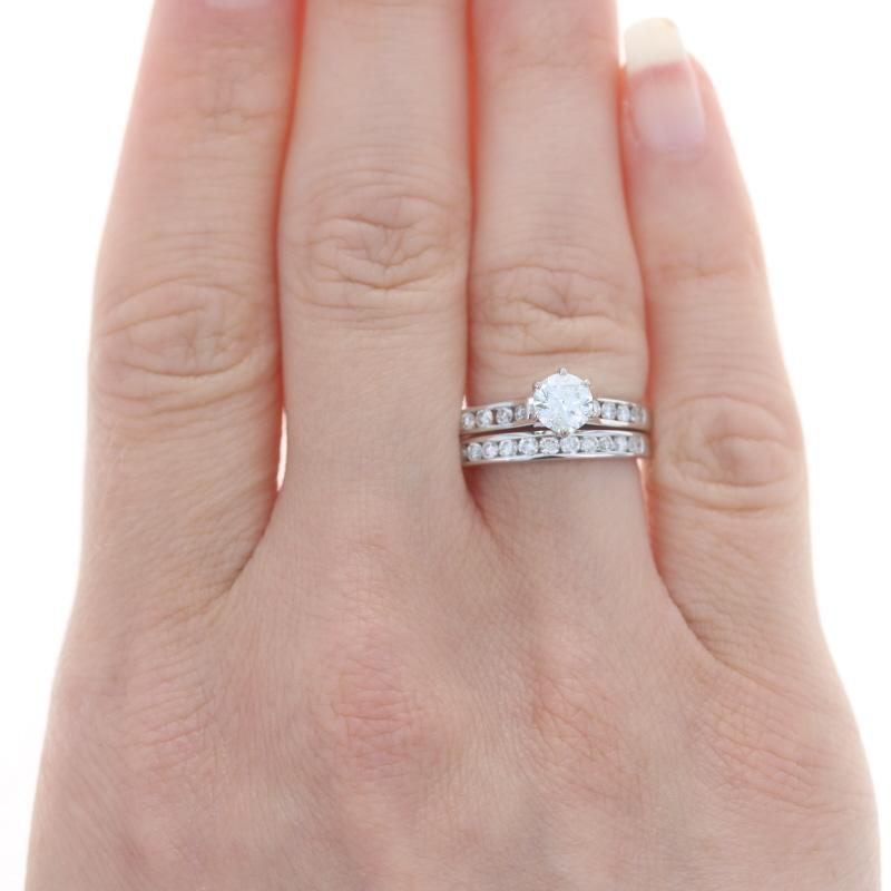 Round Cut White Gold Diamond Engagement Ring & Wedding Band - 18k Round 1.13ctw GIA For Sale
