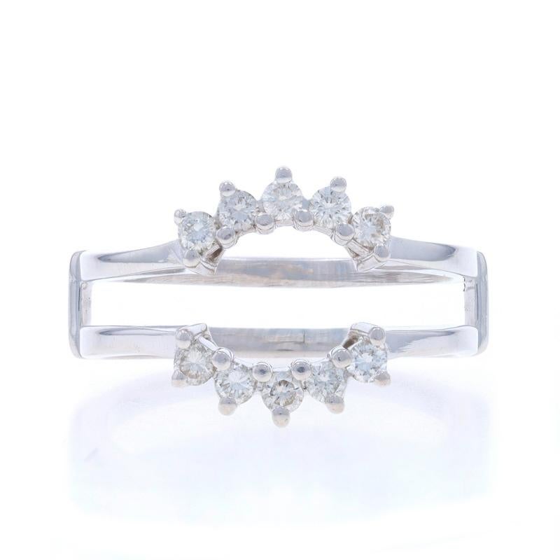 Taille : 7 1/4
Frais de taille : Up&Up 2 tailles pour $80 ou Down 2 tailles pour $50

Contenu métallique : Or blanc 14k

Informations sur les pierres

Diamants naturels
Carat(s) : .30ctw
Coupe : Brillant rond
Couleur : L - M.
Clarté : SI1 -