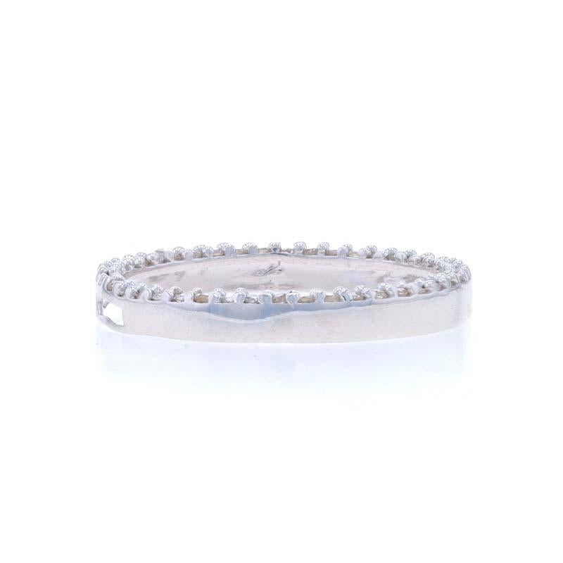 Taille simple Pendentif éternité en or blanc - 10k Single Cut .30ctw Love en vente