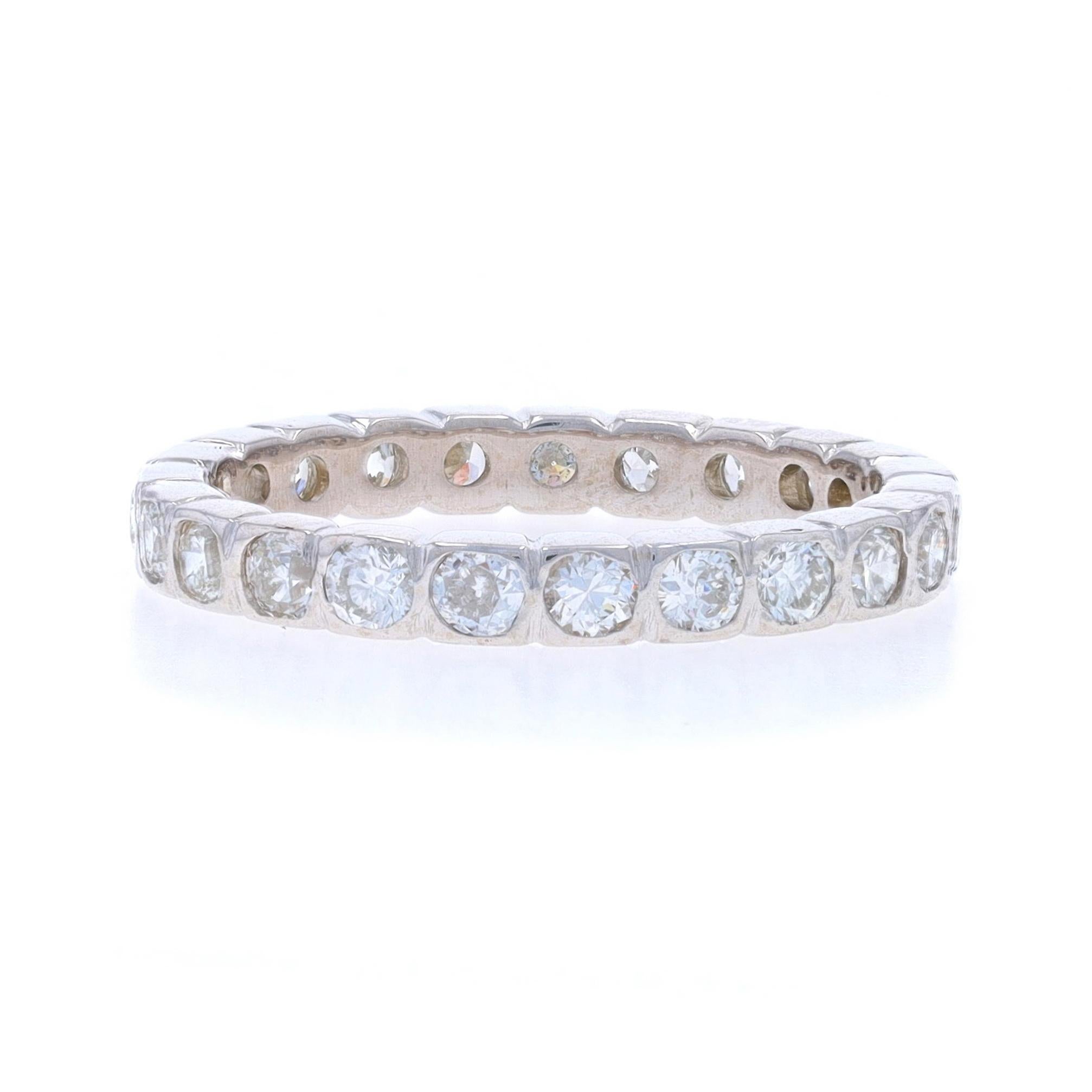 Alliance en or blanc avec diamant éternel - 14k Round & European .88ctw Ring Sz 6 Excellent état - En vente à Greensboro, NC