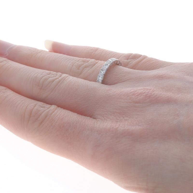 Alliance en or blanc avec diamant éternel - 14k Round & European .88ctw Ring Sz 6 Pour femmes en vente