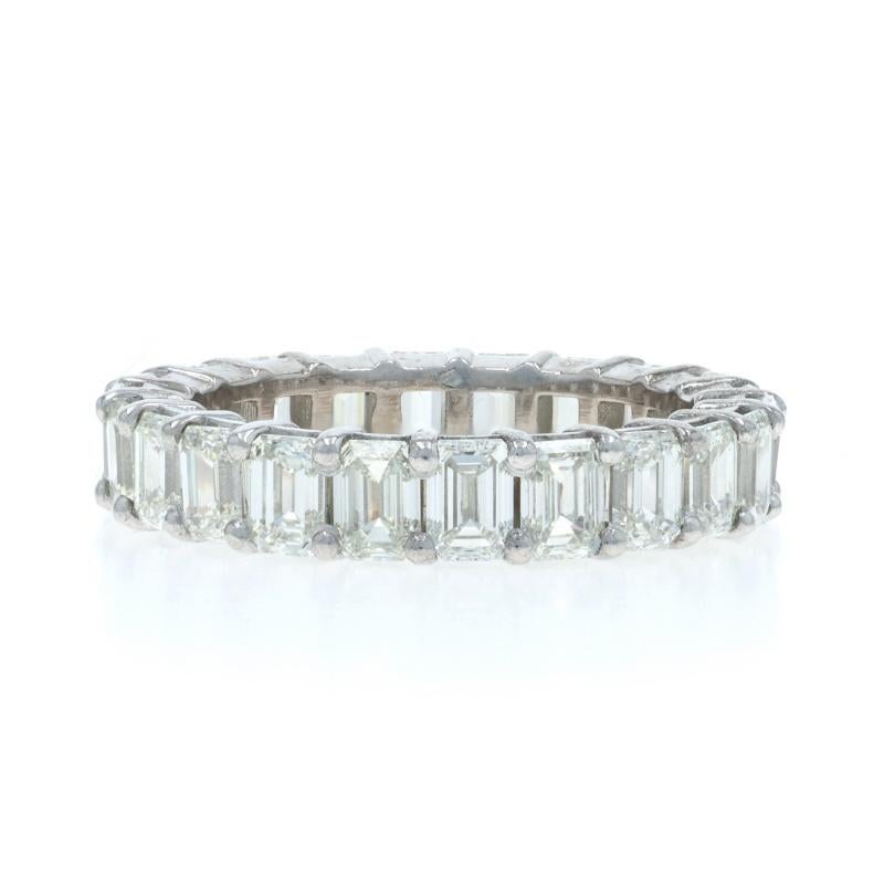 Weißgold Diamant Ewigkeit Hochzeit Band 18k Smaragd 5,50ctw Jahrestag Ring 9 im Zustand „Hervorragend“ im Angebot in Greensboro, NC