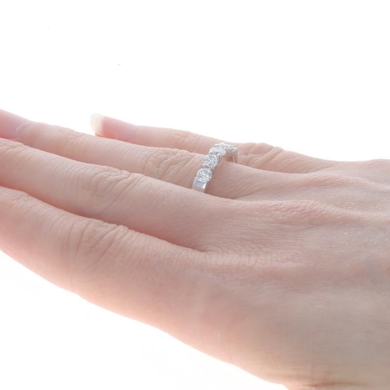 De las mujeres Oro Blanco Diamante Cinco Piedras Aniversario Alianza 14k Rd 1.00ctw Anillo 6 3/4 en venta