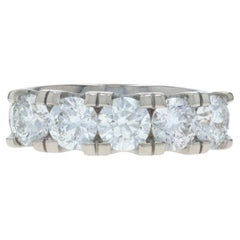 Anneau d
anniversaire en or blanc à cinq pierres et diamants 18k Rd 2.55ctw GIA Ring