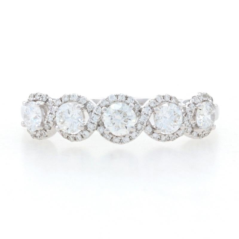 Tamaño: 7
Tasa de tallaje: 2 tallas más por 50 $ o 1 talla menos por 40 $.

Contenido de metal: Oro blanco de 18 quilates

Información sobre Stone

Diamantes naturales
Quilate(s) .66ctw
Talla: Redondo brillante
Color: F - G
Claridad: VS2 -