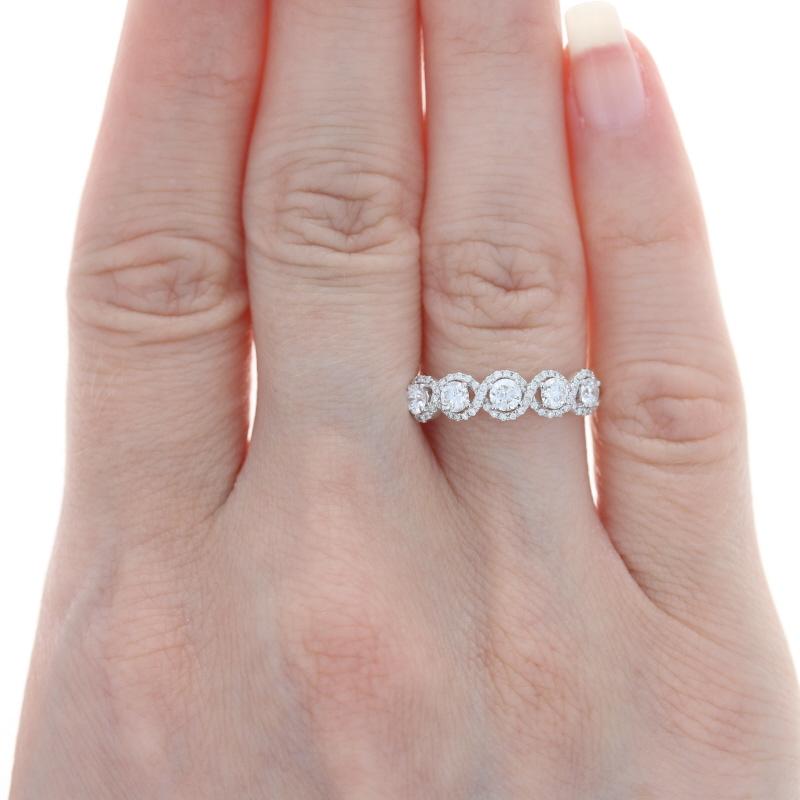 Anillo de Aniversario de Boda de Oro Blanco con Halo de Cinco Piedras - 18k Rd .66ctw Corte redondo en venta