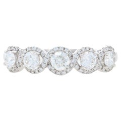 Anneau en or blanc avec halo à cinq pierres et diamants - 18k Rd .66ctw Wedding Anniversary Ring