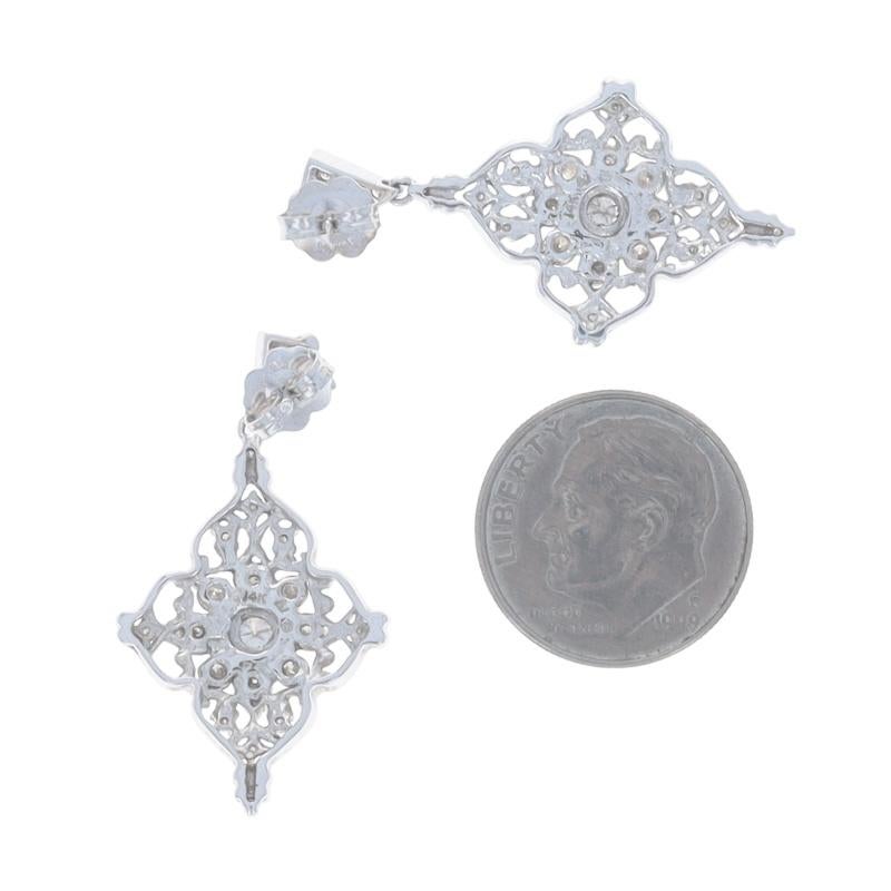 Boucles d'oreilles pendantes dentelle florale en or blanc -14k Rd 1.00ctw Medallion Pierced Pour femmes en vente