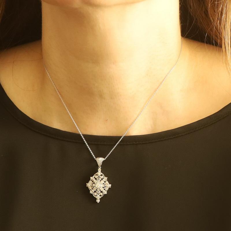 Taglio rotondo Collana a medaglione con fiocco di neve floreale in oro bianco da 16