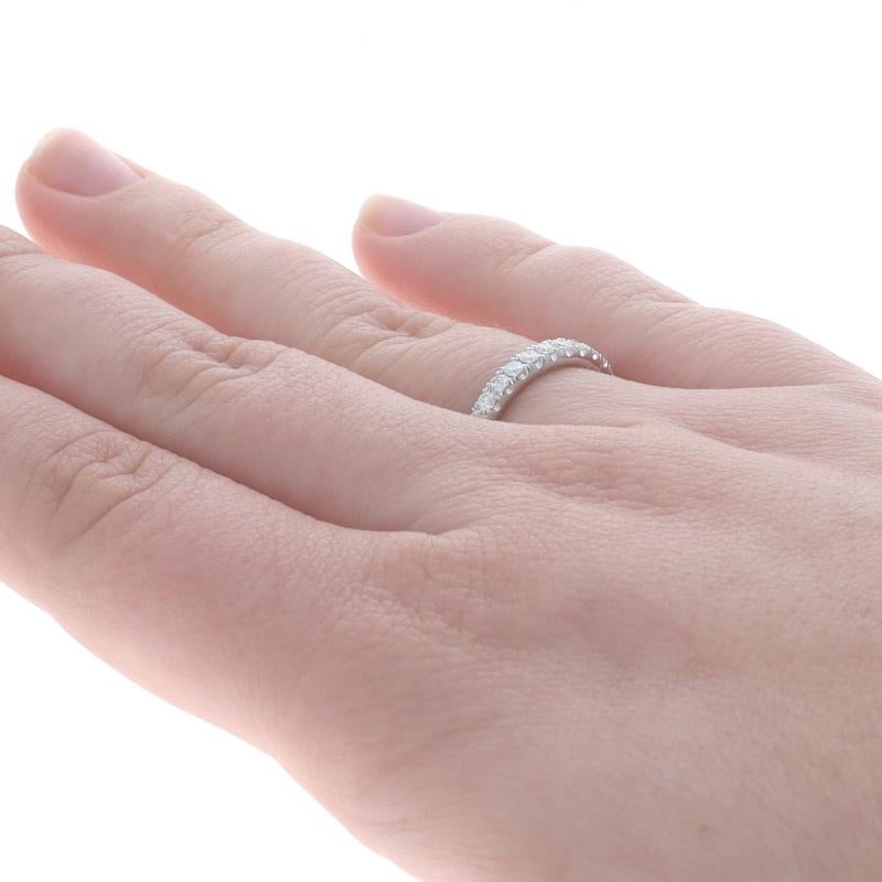 Anneau de mariage en or blanc serti de diamants - 14k Round Brilliant .43ctw Ring Neuf - En vente à Greensboro, NC