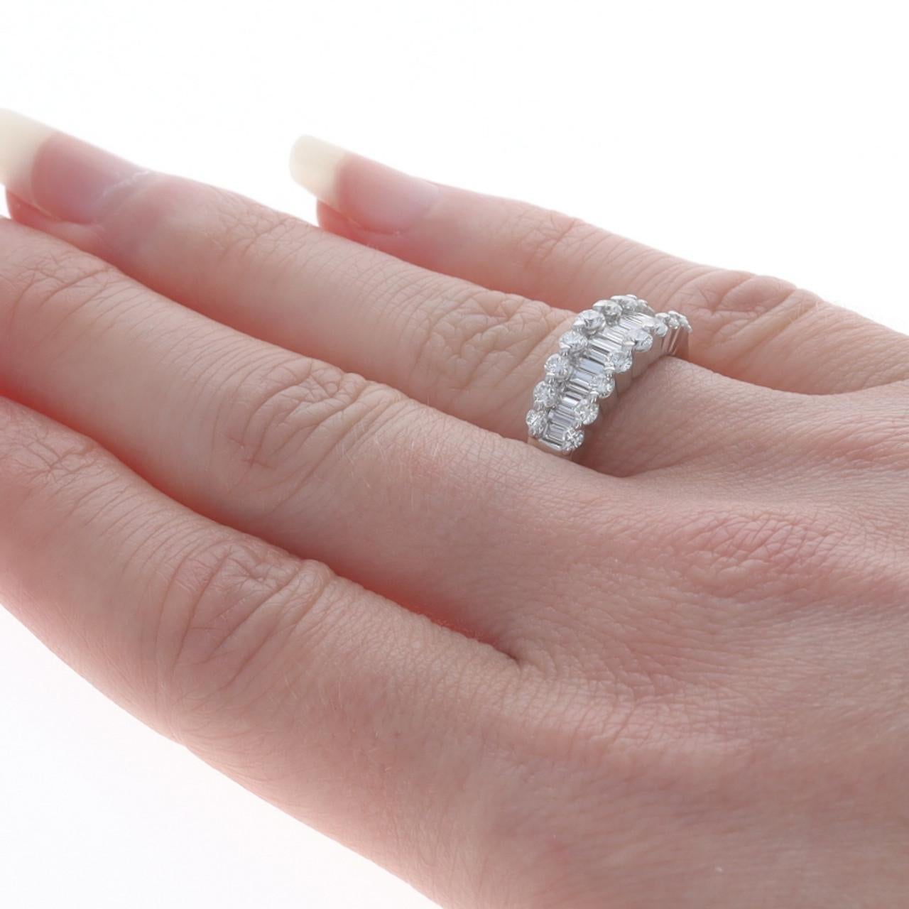 Baguette Cut White Gold Diamond Graduated Band 14k Baguette Rnd 1.28ctw Wedding Ring For Sale
