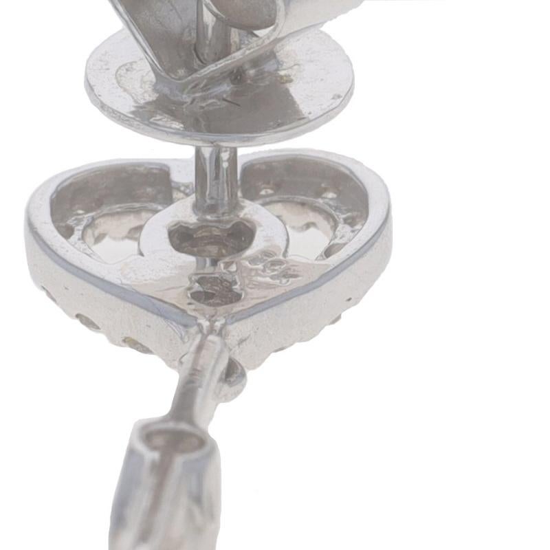 Orecchini a pendente con cuore graduato in oro bianco - 14k Rnd 2.00ctw Love Pierced In condizioni ottime in vendita a Greensboro, NC