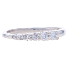 Abgestuftes Journey Band 14k Runder .25ctw Sieben-Stein-Love-Ring aus Weißgold mit Diamanten