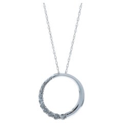 Collana con diamanti graduati in oro bianco 18" 14k Round .50ctw Love Circle