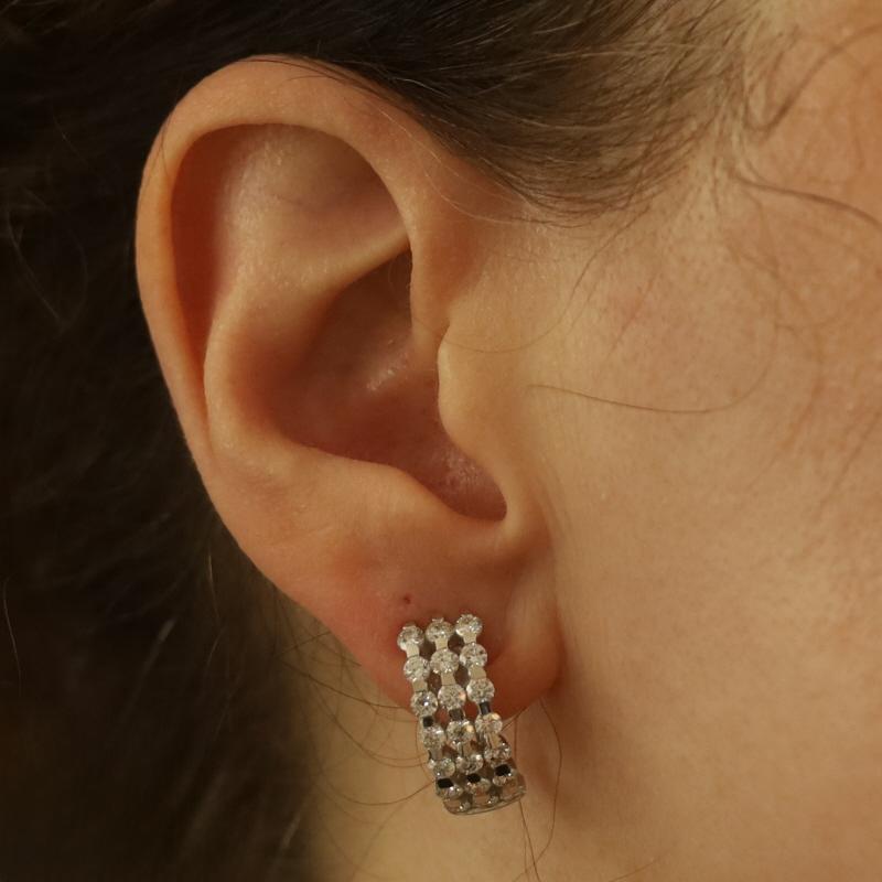 Pendientes de medio aro de diamantes de oro blanco 14k redondos brillantes 2,50ctw perforados Corte redondo en venta
