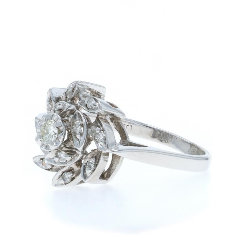 White Gold Diamond Halo Bypass Ring 14k Round .28ctw Flower im Zustand „Hervorragend“ im Angebot in Greensboro, NC