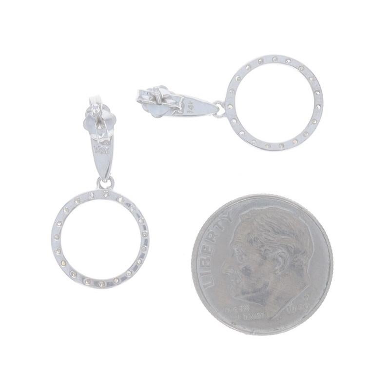 Taille simple Boucles d'oreilles pendantes en or blanc avec halo de diamants - 14k Single Cut .20ctw Pierce en vente