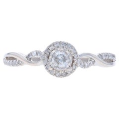 Anello di fidanzamento aureolato con diamanti in oro bianco - 10k Round Brilliante .33ctw Twist