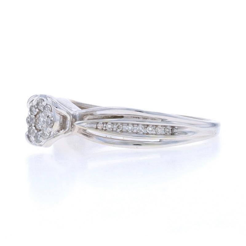 White Gold Diamond Halo Engagement Ring - 10k Round Brilliant and Single .25ctw im Zustand „Hervorragend“ im Angebot in Greensboro, NC