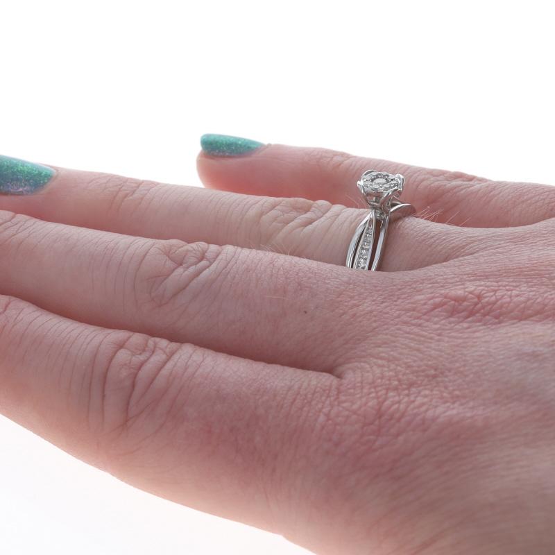 White Gold Diamond Halo Engagement Ring - 10k Round Brilliant and Single .25ctw Damen im Angebot