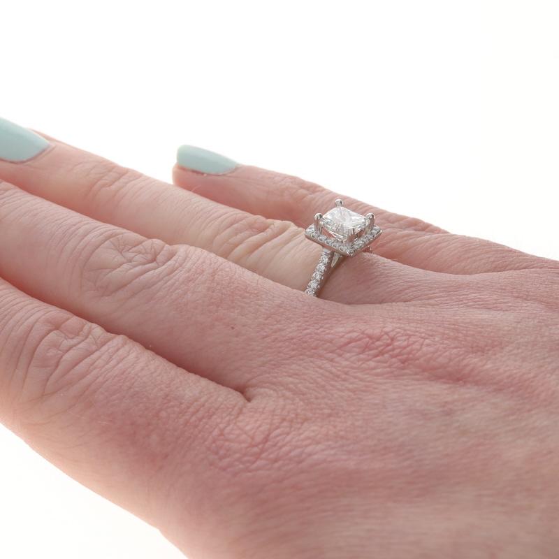 Bague de fiançailles en or blanc avec halo de diamants - 14k Princesse 1.35ctw GIA Pour femmes en vente