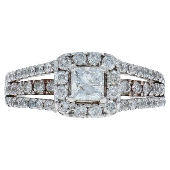 Anillo de compromiso de oro blanco con halo de diamantes - 14k Princesa y brillante redondo 1,00ctw en venta