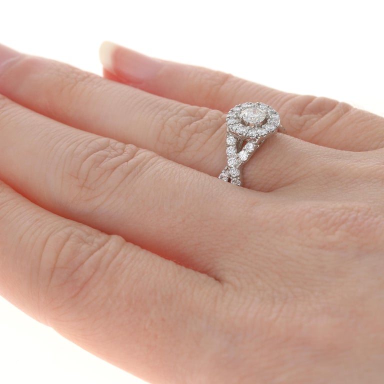 Bague De Fiançailles Halo Or Blanc 14k Avec Diamants Simulés - Taille 9, 4.50 Ct, Personnalisable
