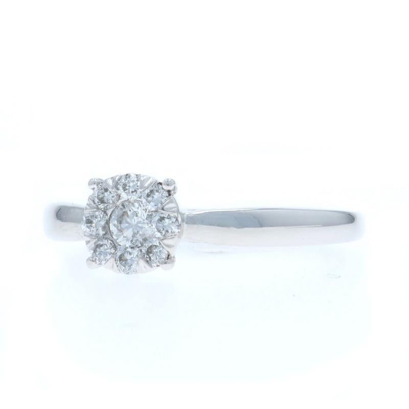 Anello di fidanzamento con diamante aureolato in oro bianco 14k a brillante rotondo da 0,33 ct. In condizioni ottime in vendita a Greensboro, NC