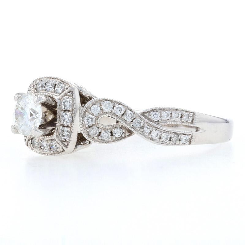 Taille ronde Bague halo en or blanc avec diamants ronds brillants de 0,59 carat et diamants taille milgrain en vente