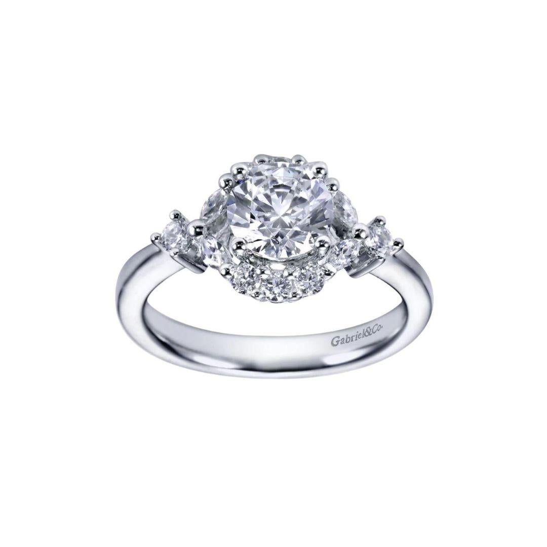 White Gold Diamond Halo Engagement Ring In New Condition For Sale In Stamford, CT