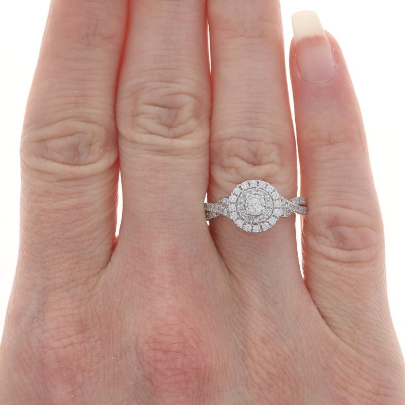 Round Cut White Gold Diamond Halo Engagement Ring & Wedding Band - 10k Round 3/4ctw For Sale