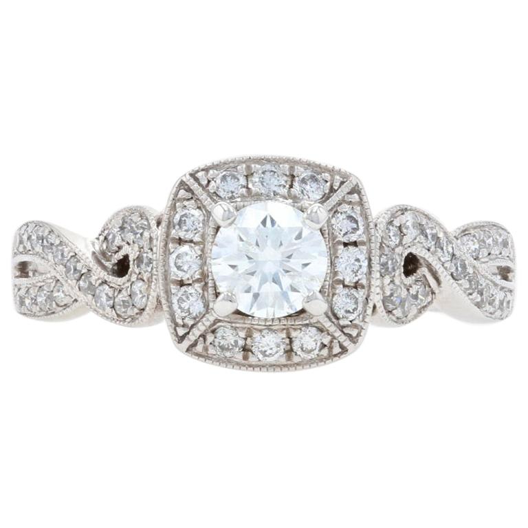 Bague halo en or blanc avec diamants ronds brillants de 0,59 carat et diamants taille milgrain en vente