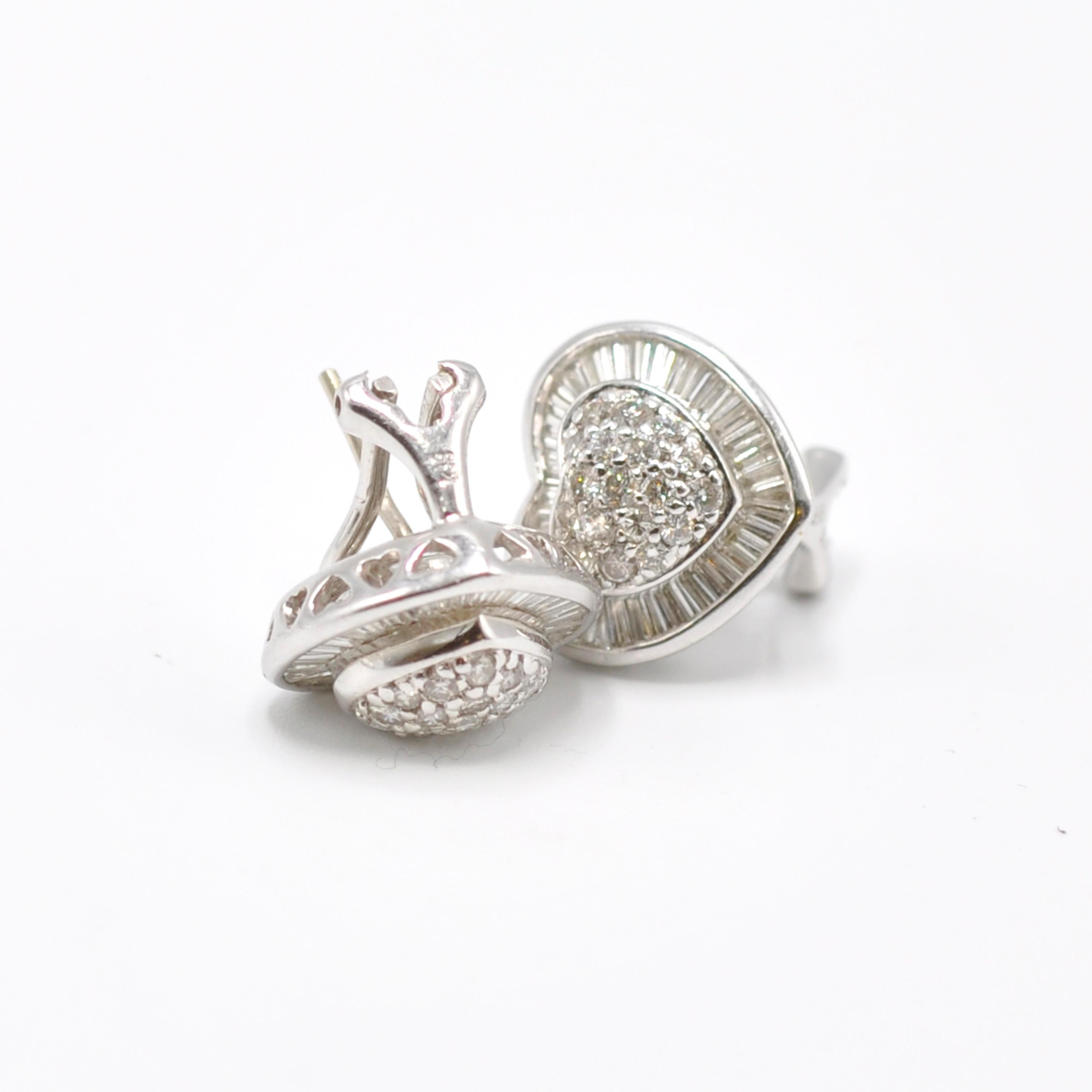 White Gold Diamond Heart Earring Studs In Good Condition In Dallas, TX