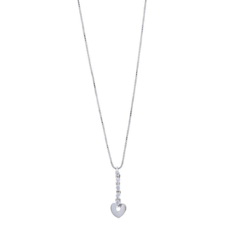 Contenu métallique : Or blanc 14k

Informations sur les pierres

Diamants naturels
Carat(s) : .07ctw
Coupe : Brillant rond
Couleur : H - I
Clarté : SI2 - I1

Style : Pendentif à cinq pierres
Style de chaîne : Boîte
Style du collier : Chaîne
Type de