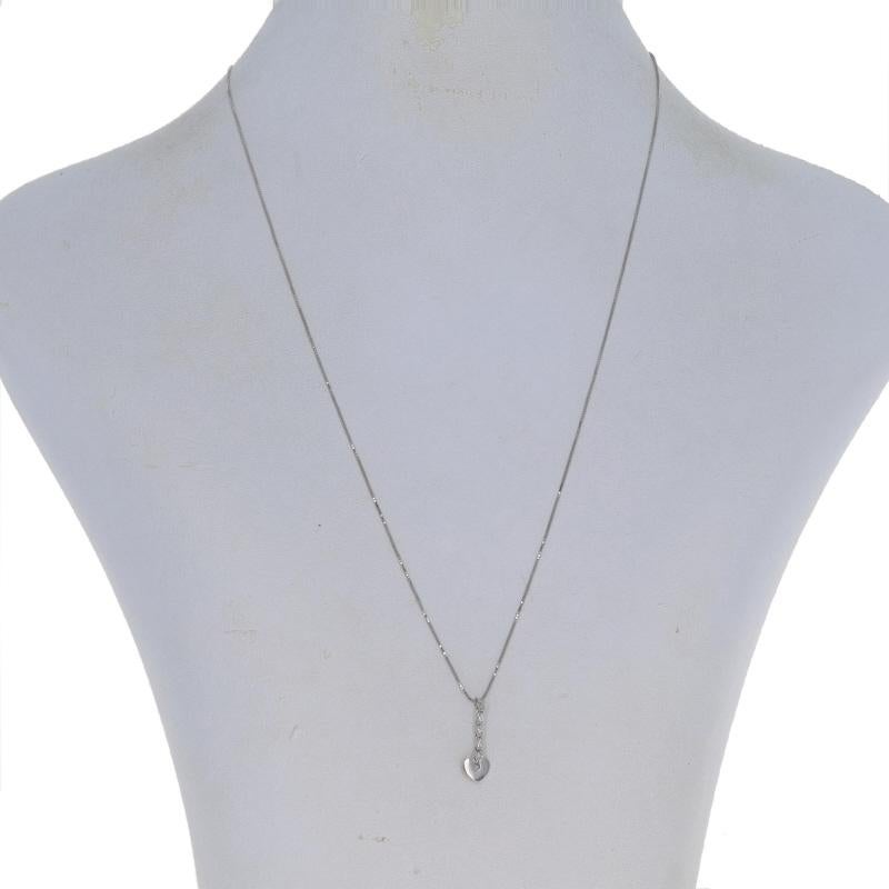 Taille ronde Collier pendentif cœur à cinq pierres en or blanc 16 3/4